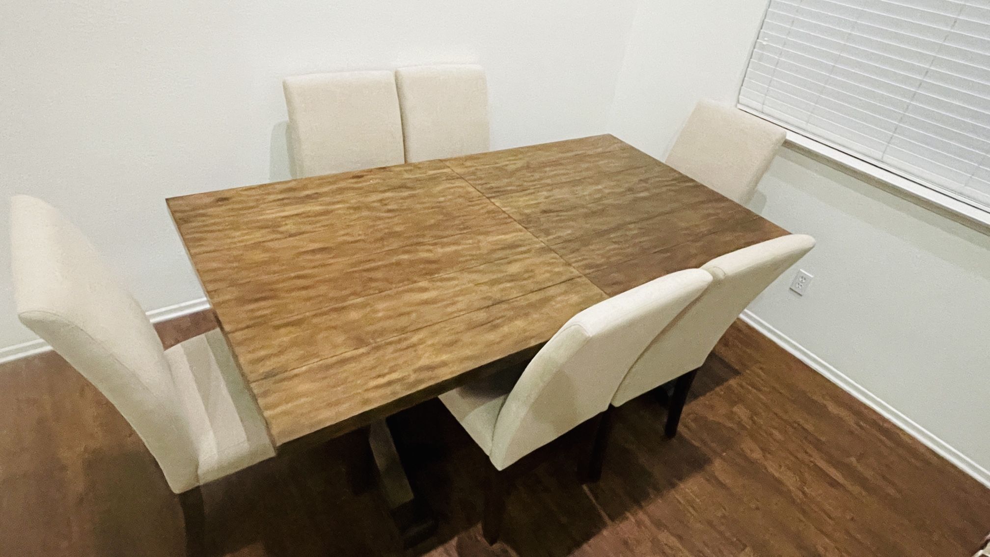 Dinning Table Expandable With 6 Chairs 