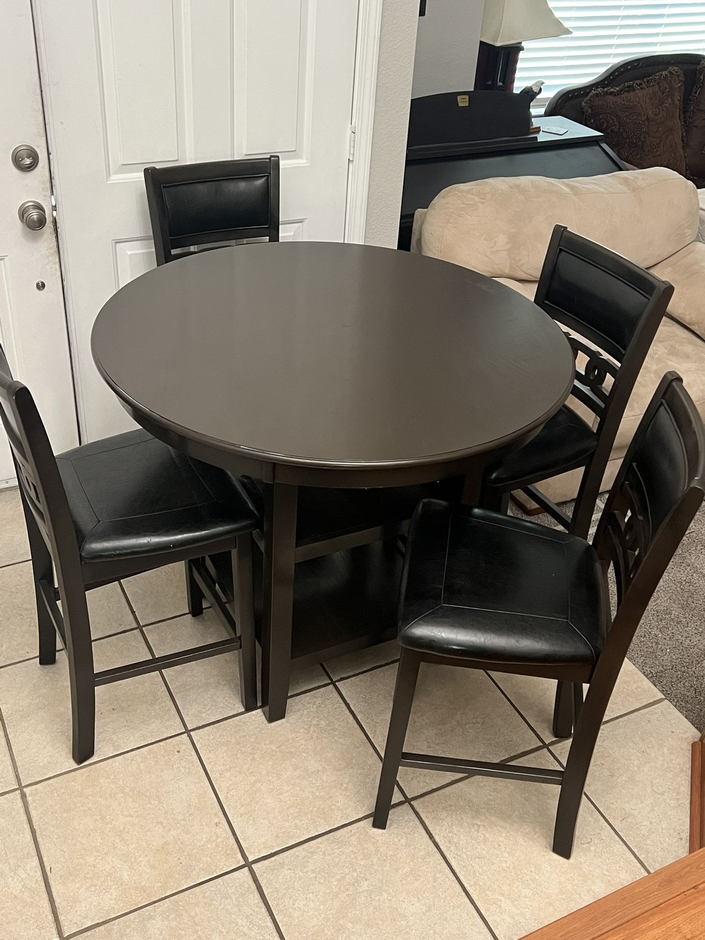 Dinning Table & 4 Chairs