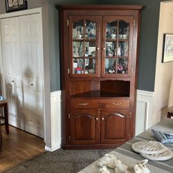 Corner Hutch