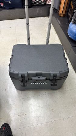Igloo 52 Quart Rolling Cooler