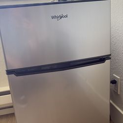 Whirlpool mini fridge