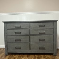 Dolce Babi Lucca 3 in 1 crib, toddler and full size bed.