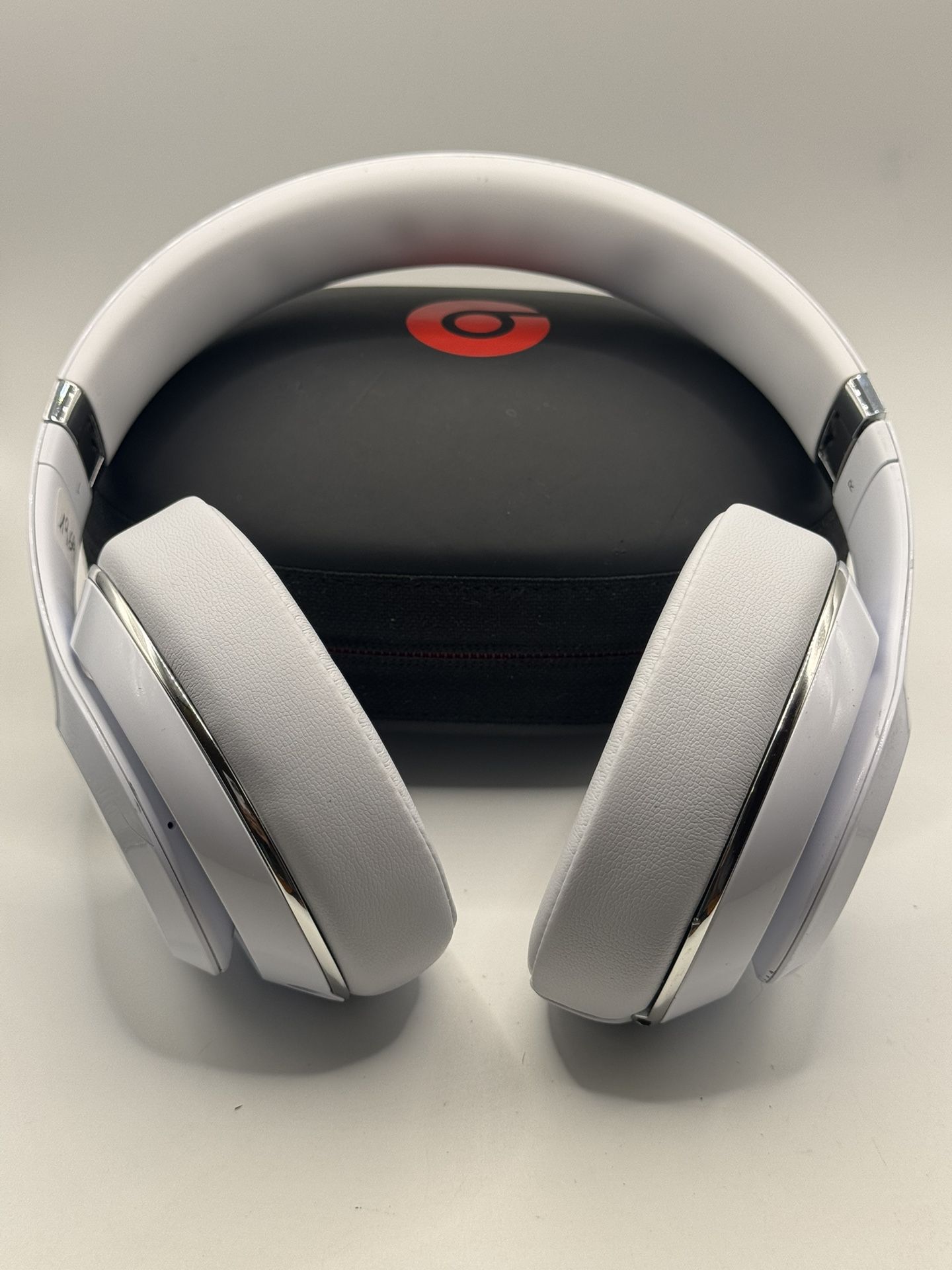 (Authentic) White Beats Studio Bluetooth Wireless Headphones with Noise Canceling #1969