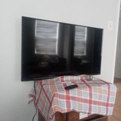 TCL Roku TV 43"