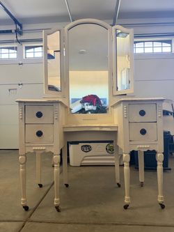 Vintage vanity