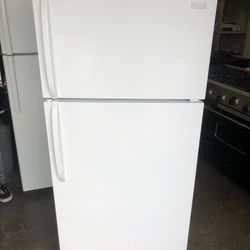 Frigidaire White Apartment Size Refrigerator 