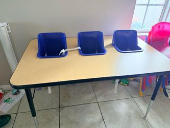 Daycare 3-seat toddler feeding table