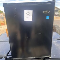Mini Fridge (Black) - Danby (8)