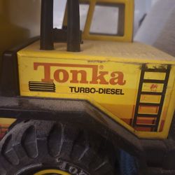 VINTAGE TONKA TRUCK COLLECTABLE