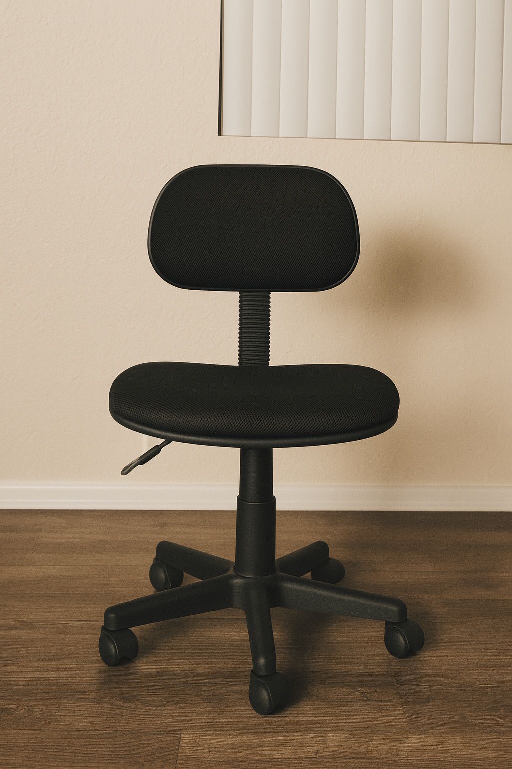 Simple Black Office Chair – Great Condition