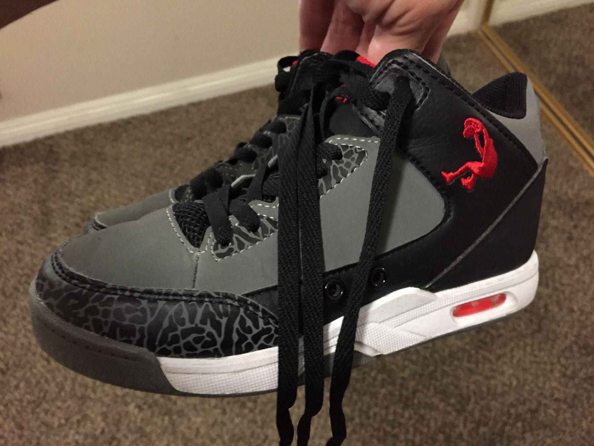 Kids Basketball Shoes - “Shaq” Shaquille O’Neal Boy’s Size 2 - LIKE NEW USED TWICE $10