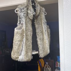 Beautiful Ladies Reversible Best Fur Or Black Water Repellant $10 Cash Or