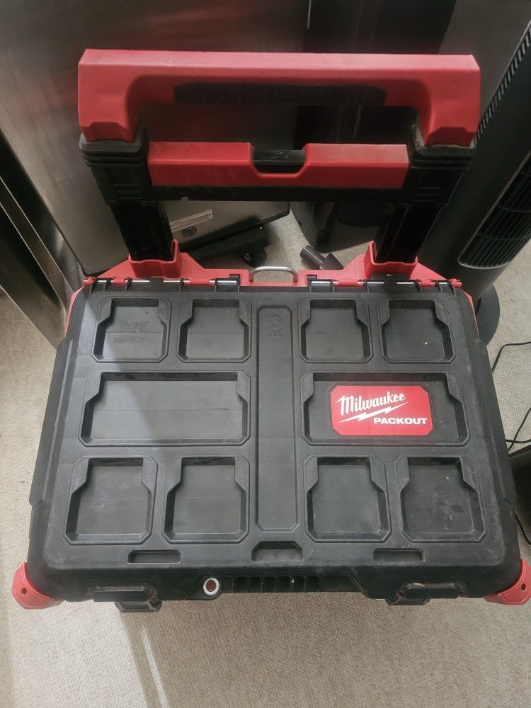 Milwaukee Pack Out Roller