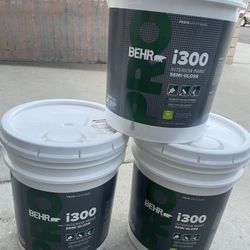BEHR  I300  WHITE COLOR