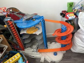 Hot wheels super ultimate car gorrila garage
