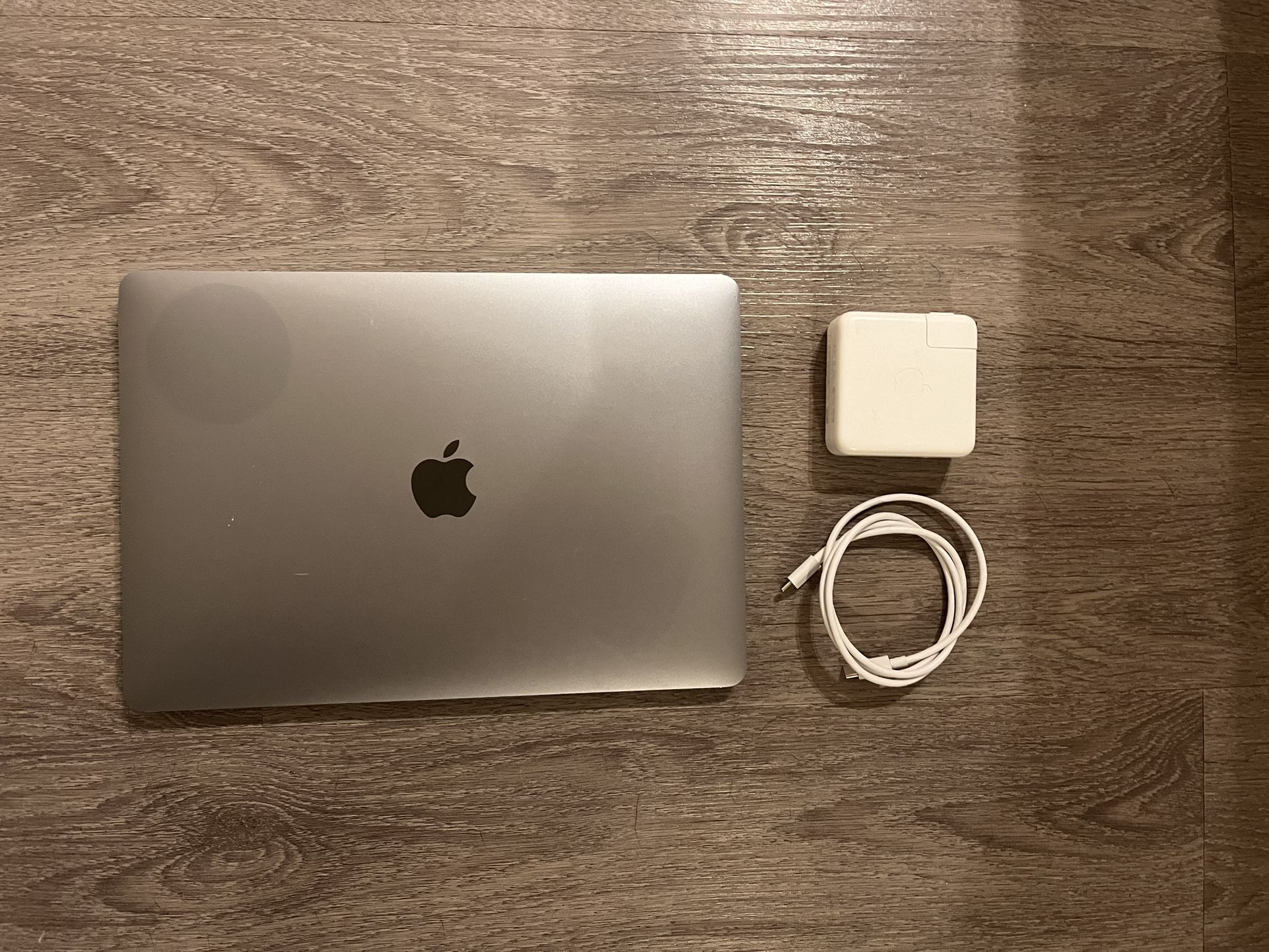 MacBook Pro (13-inch, 2020, Two Thunderbolt 3 ports)