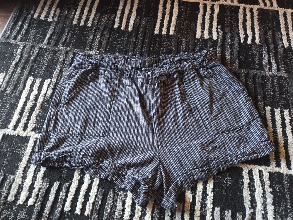 Time and Tru Black and White Striped Shorts Size Large