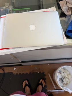 Apple MacBook Air A1466 13.3” – 8GB RAM / 128GB SSD – macOS Monterey