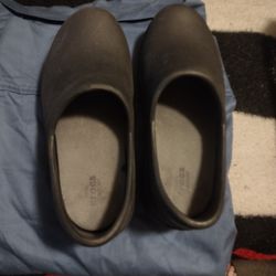 7.5 Crocs