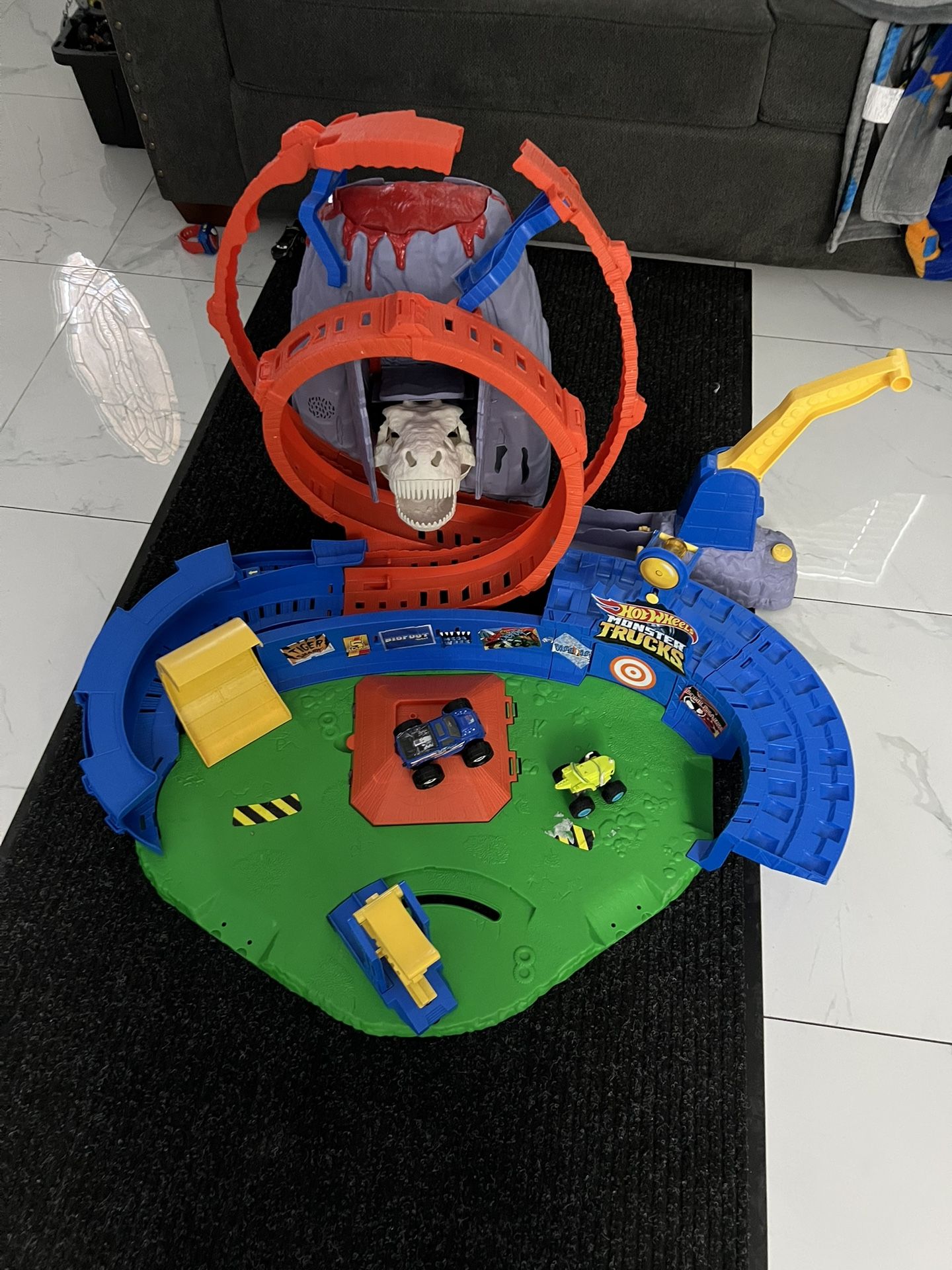 Monster Trucks T-Rex Volcano Arena Play Set $40 And $40 Big Monster Truck Remote Controller