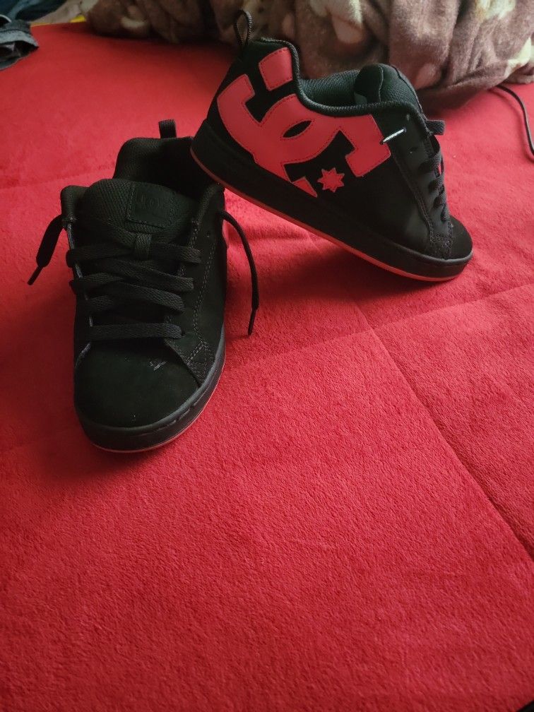 Size 5.5 Women DC Shoes