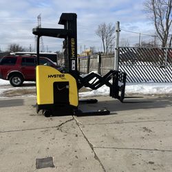 For sale a Hyster N30ZDR. 107/242 tsu mast with side shift36v battery, 1891 drive hours.  It is in good working condition.