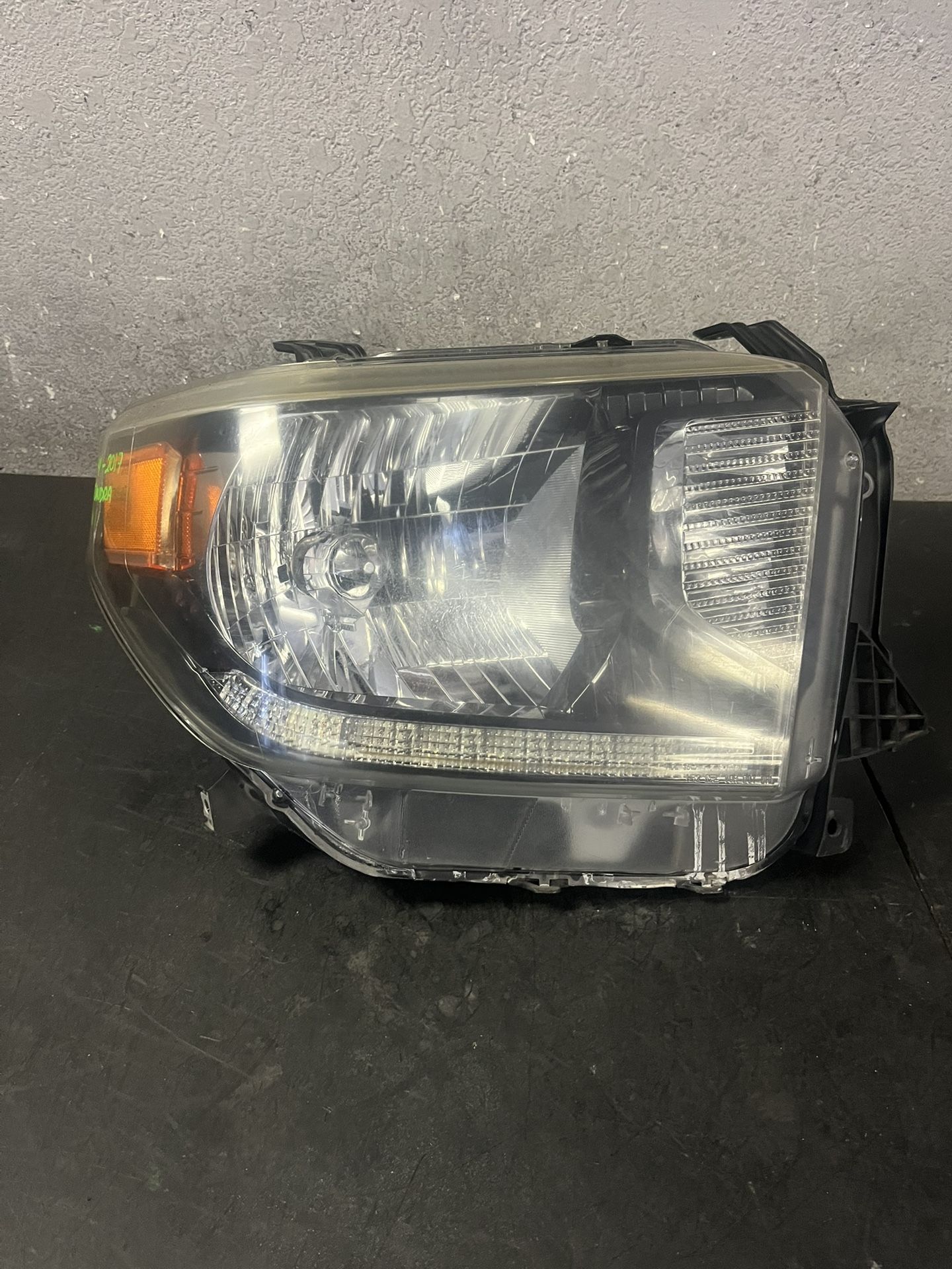 2014-2015-2016-2017 TOYOTA TUNDRA RIGHT LED HEADLIGHT OEM USED