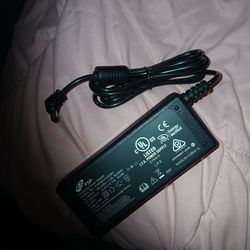 Charger New never used
