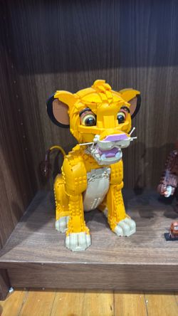 Lego sets Simba and Star Wars Ewok set