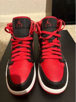 Air Jordan 1 Mid Alternate Bred