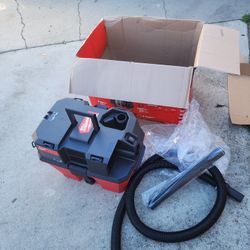 Milwaukee
M18 FUEL 6 Gal. Cordless Wet/Dry Shop Vacuum with Filter, Hose, and Accessories Tool Only 