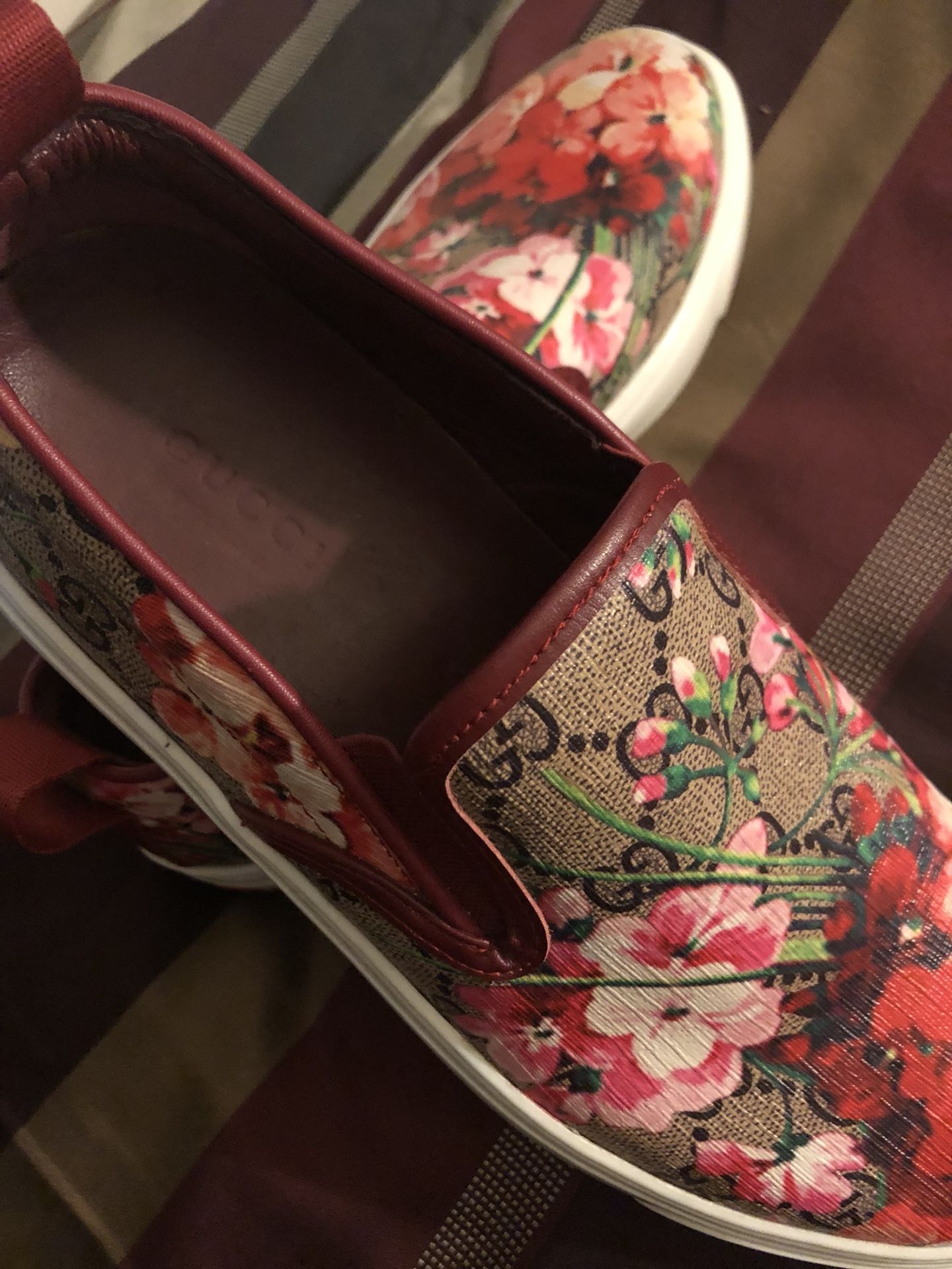 GUCCI Authentic Print Size 9 Women’s