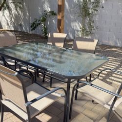 Outdoor Table And 6 Chairs 