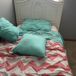 White Wooden Twin Bed Headboard And Footboard