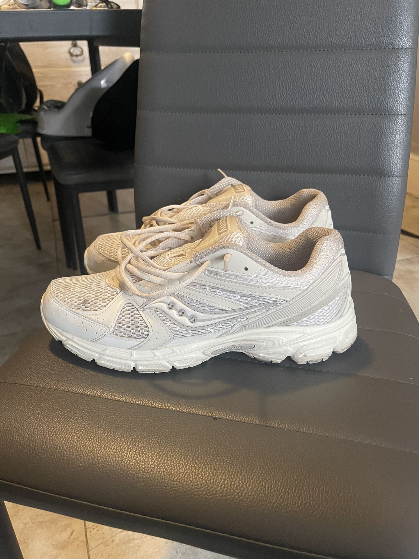 MEN SIZE 10 | Saucony's Sneakers