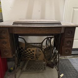 Singer Sewing Machine Antique 