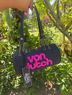 Von Dutch barrel bag