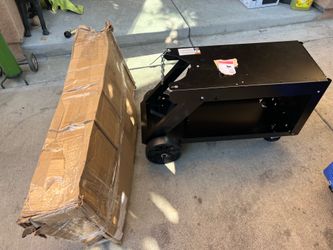 New Lincoln utility cart for electric welding missing the handle when open the box never comes with handle so selling cheap asking $150