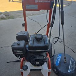Husqvarna Pressure Washer 3200 PSI  With Surface Cleaner Attachment 