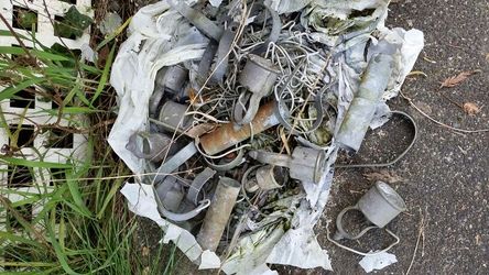 Fence caps, clips and wires