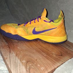 Nike men size 12 Lakers gear crusaders