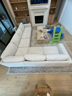 Sectional Couch - light use - Dreanna Model from Living Spaces