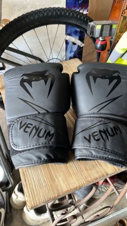 Venum boxing gloves 14 oz.