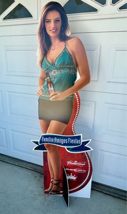 Bud Light stand up display girl Familia Amigos Fiestas