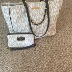2 pc Michael Kors Navy & White Large Harper E/W Tote Bag and Wallet