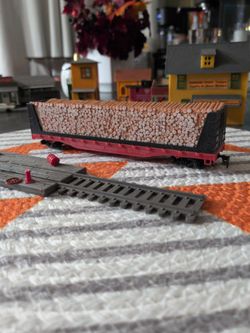 HO Scale Tyco Flat Car Southern Railway 50’ Bulkhead w/Pulpwood Load Car.  (🚂 Train HO)