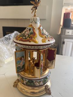 Beautiful piece mechanics need work   Vintage Reuge Lipstick Cigarette/ lipstick Music Box Carousel Rare Angel Harp Dr Zhivago Pick up in orting  Rare
