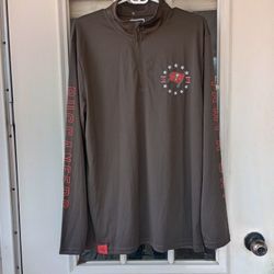 NWT* NFL Team Apparel~ Tampa Bay Buccaneers Men's Bucs Quarter-Zip Pullover~ Large.