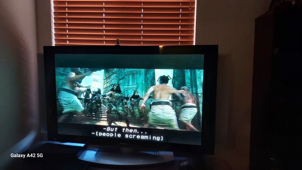 Flat Screen TV With Built-in Stereo Speakers 