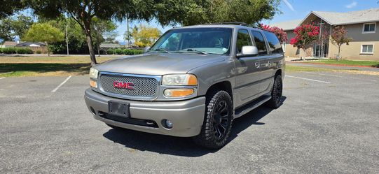 2002 GMC Yukon Denali XL (salvaged)